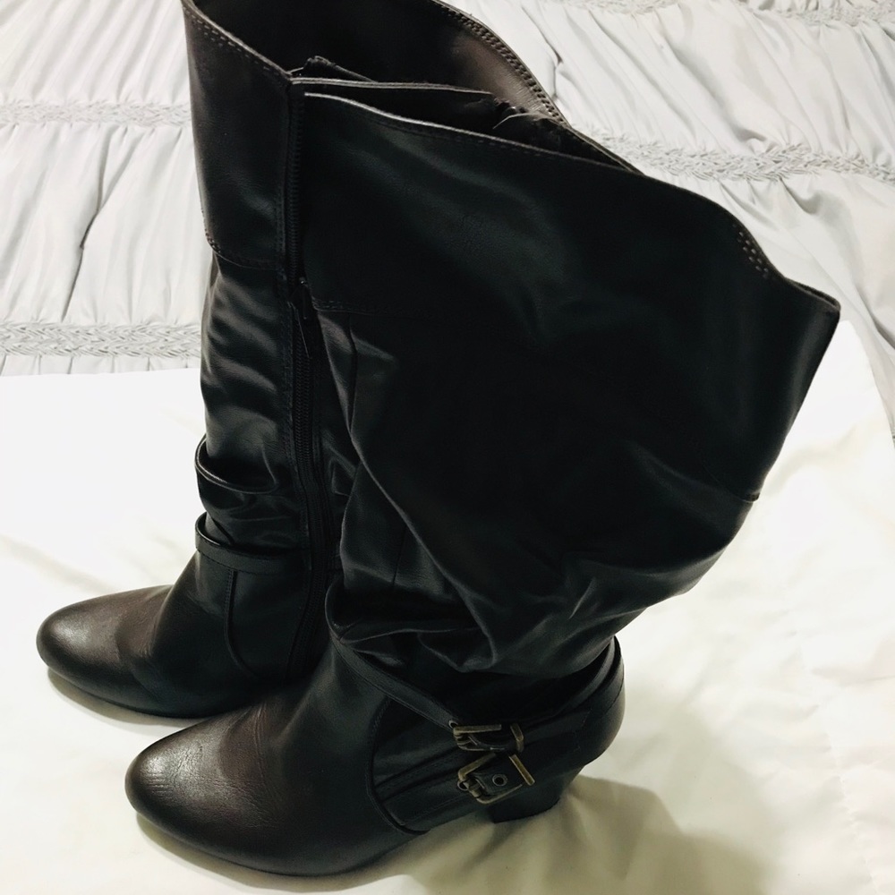 Boots - Picture 2 of 4